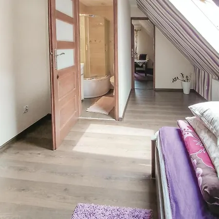 Two-bedroom In Apartamento